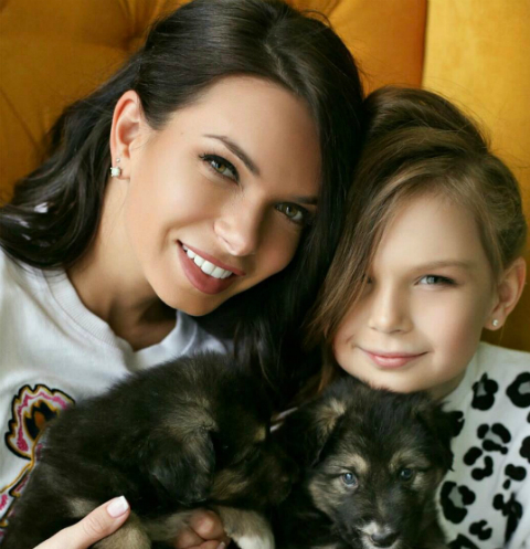 Катя Жужа с дочерью Николь