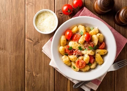 Сливочная курица с вялеными томатами и ньокки: этот рецепт всегда получается с первого раза