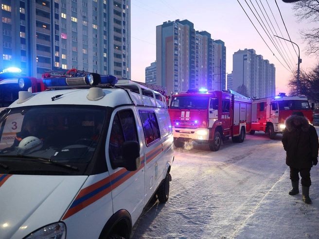Основной версией причины обрушения рассматривается чрезмерная снеговая нагрузка. | Источник: Александр Ощепков / NGS.RU