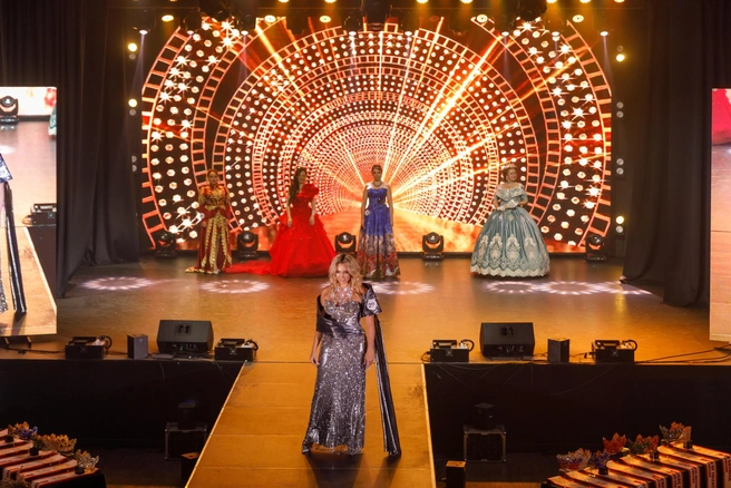 «Мисс и Миссис Бизнес»&nbsp;— последний из российских конкурсов, где участвовала Инна Молчанова. Теперь она решила попробовать свои силы в «Миссис Вселенная» | Источник: Svetlova Group