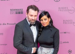 Цифровое насилие и митинги: история актрисы Колльен Фернандес, обвинившей бывшего мужа в создании порно-дипфейков