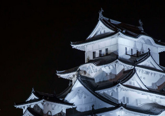 От резиденции римских пап до самурайской крепости: 7 замков мира, которые непременно стоит посетить