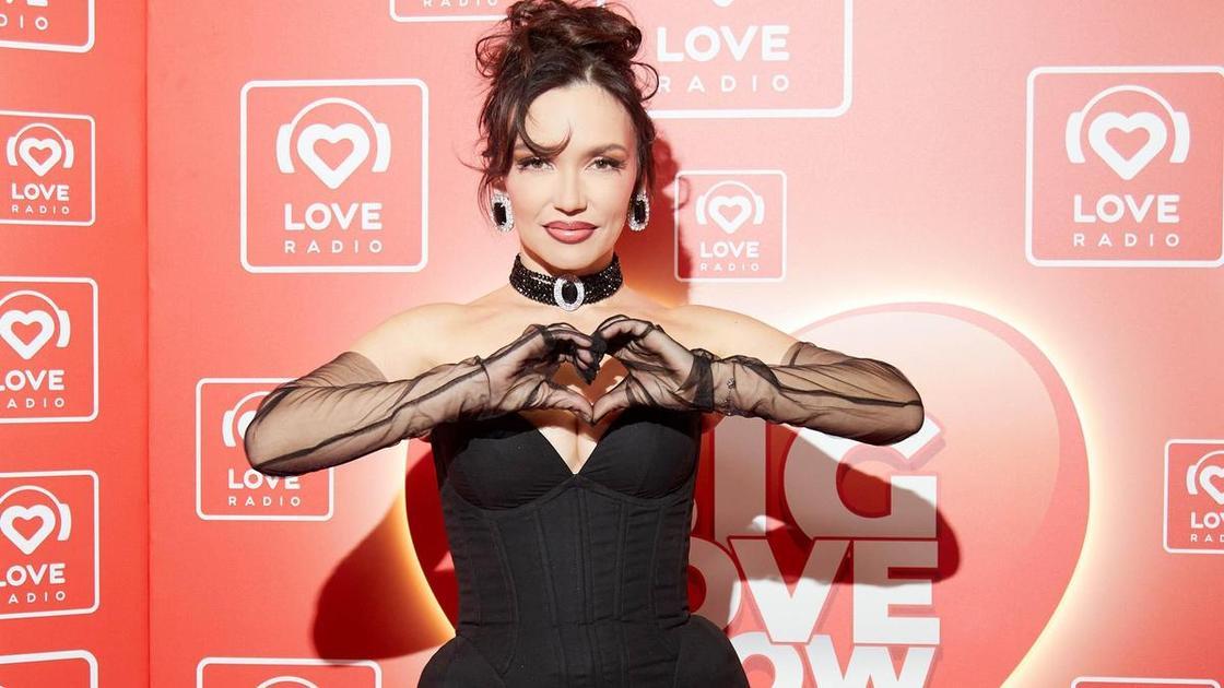 Елка вышла в статусе жены, Бузова рассуждала про рай с милым не в шалаше: Big Love Show 2026