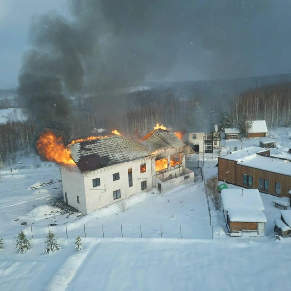 По предварительным данным, пострадавших в пожаре нет | Источник: Читатель НГС