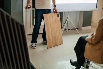 Ламинат не разбухает в течение 72 часов  | Источник: Ксения Зимина