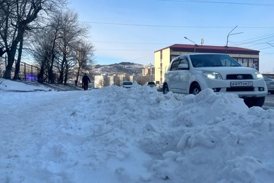 Массовая эвакуация машин во Владивостоке из-за снегопада