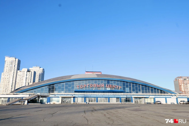 Среди неоспоримых преимуществ здания — расположение в центре города, транспортная доступность и масштабная парковка | Источник: Михаил Шилкин