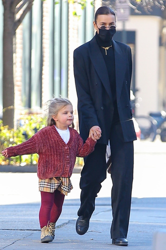 Самый модный ребенок Нью-Йорка: как одевается дочь Ирины Шейк и Брэдли Купера