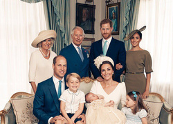 Почему Королевы нет на официальных фото с крестин принца Луи