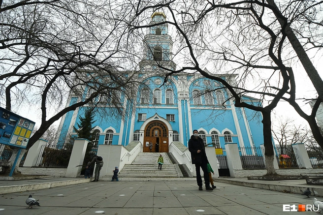 К 1789 году прежнее здание храма пришло в негодность, и по просьбе прихожан было решено соорудить каменную двухэтажную церковь | Источник: Артем Устюжанин / E1.RU