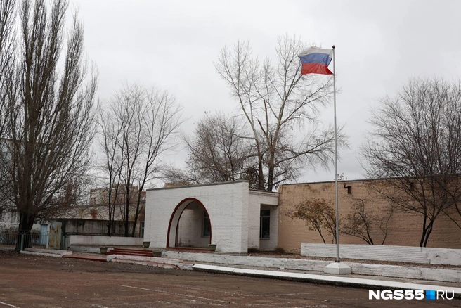 Эта школа — одна из лучших на Левом берегу | Источник: Евгений Софийчук / NGS55.RU