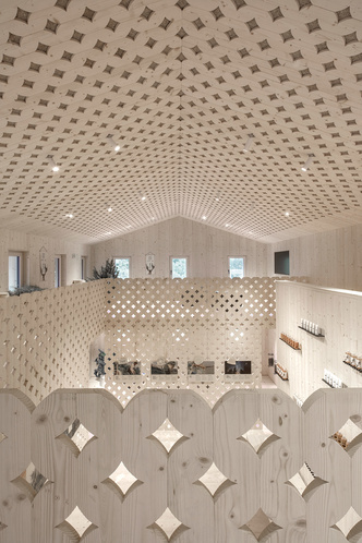 Pedevilla Architects lines cookery school with perforated timber panels (фото 1.2)