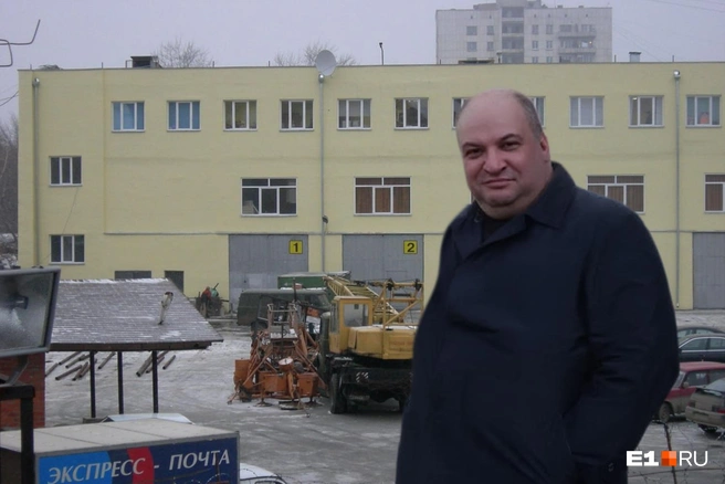 База на Вишневой с прилегающей территорией в начале нулевых и Александр Горбунов, получивший над ней контроль | Источник: читатель E1.RU; Филипп Сапегин / E1.RU