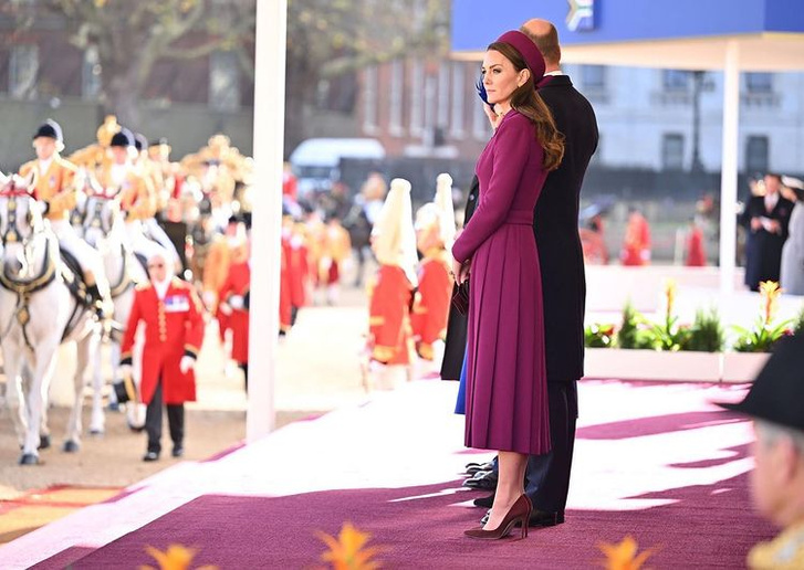 Первый государственный визит после смерти Елизаветы II: Кейт Миддлтон в пальто Emilia Wickstead встречает президента ЮАР