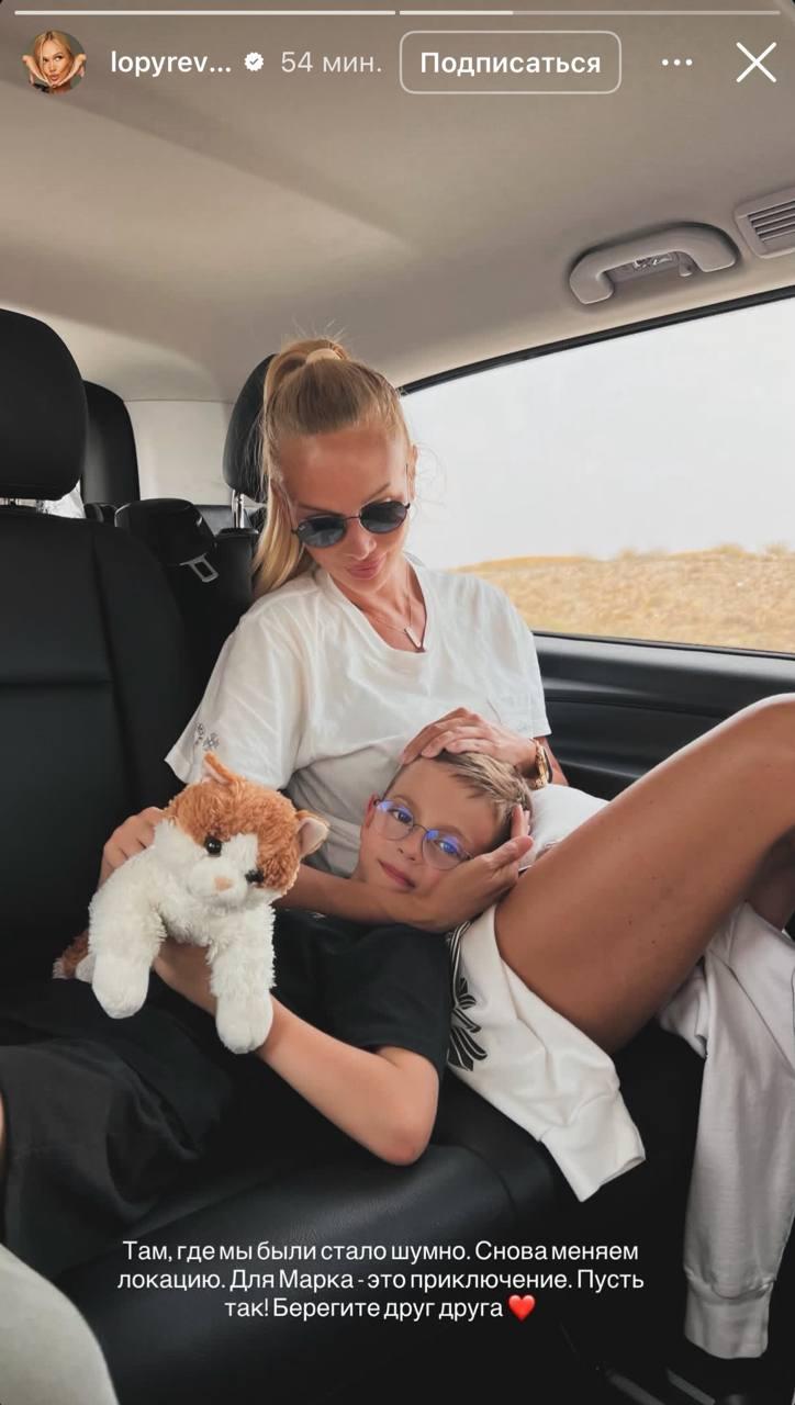 Юлия Пересильд застряла в аэропорту, а Виктория Тарасова вернулась в Москву первым рейсом: российские звезды рассказали о ситуации в Дубае Виктория, сегодня, сейчас, АбуДаби, Дубае, много, живет, вместе, находится, Тарасова, туристами, может, воздушного, пространства, Дубая, покинуть, утром, другими, написала, аэропорту