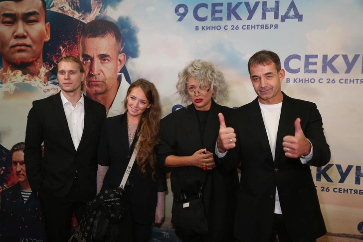 Несколько лет назад Ольга и Алексей «приютили» студентку, которая попала в трудную жизненную ситуацию, и с тех пор называют ее приемной дочерью