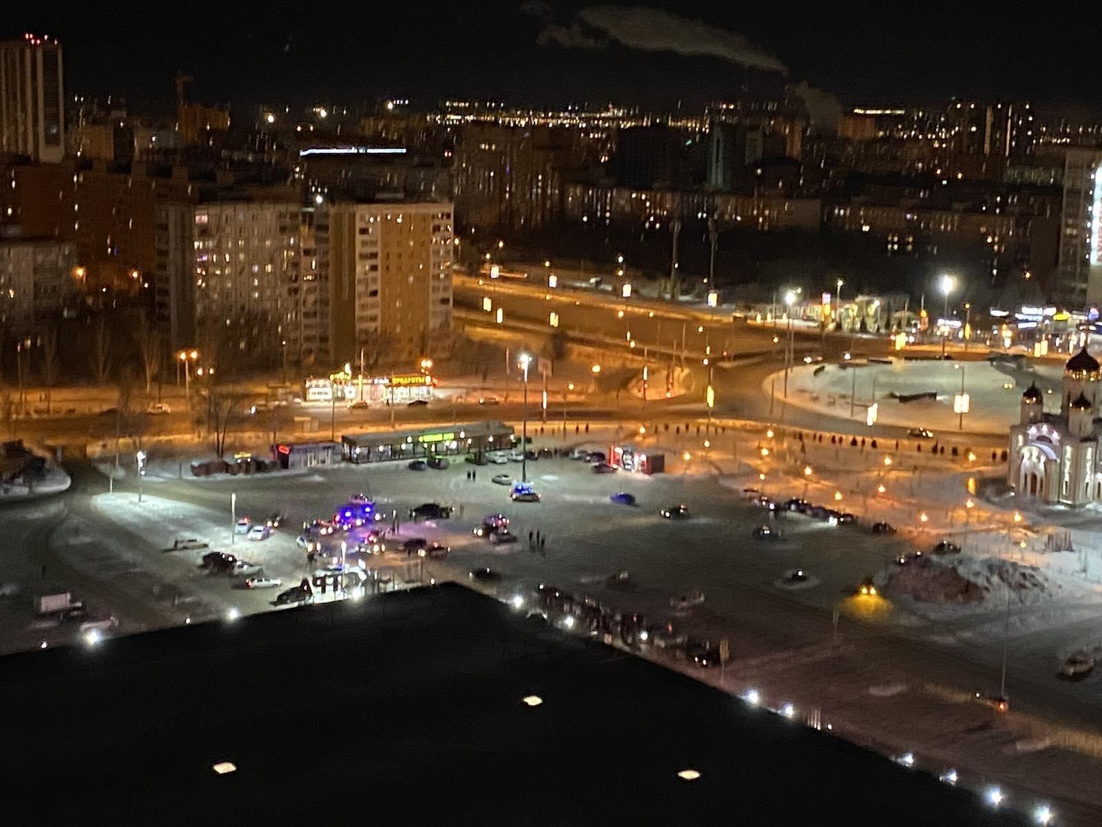 В Самаре водители дрифтовали на парковке ТЦ и мешали спать людям, 23 января  2023 года - 23 января 2023 - 63.ру