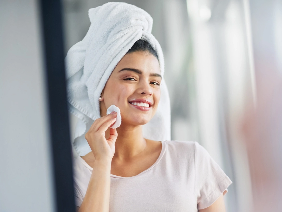 Как правильно снимать макияж: 4 совета для разных типов кожи | marieclaire.ru