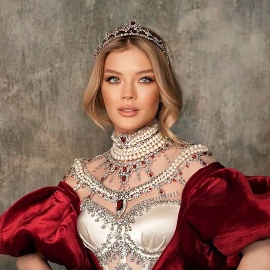 Анна Линникова и участница «Мисс Россия» опускают победительницу Вензу: «Все лицо в ботоксе, выглядит пропитым»