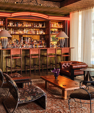 Коктейль-бар Quill Room в Остине по дизайну Келли Уэстлер