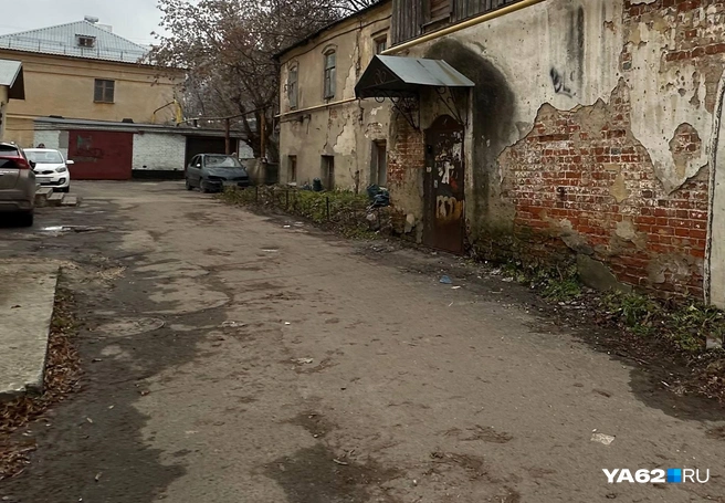 В некоторых дворах ситуация более менее нормальная, но не всегда | Источник: Виктория Улитова / YA62.RU