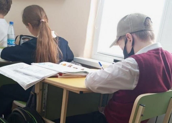 Валя Королев только некоторые уроки посещает в классе, часть предметов осваивает индивидуально  | Источник: Валентин Королев 