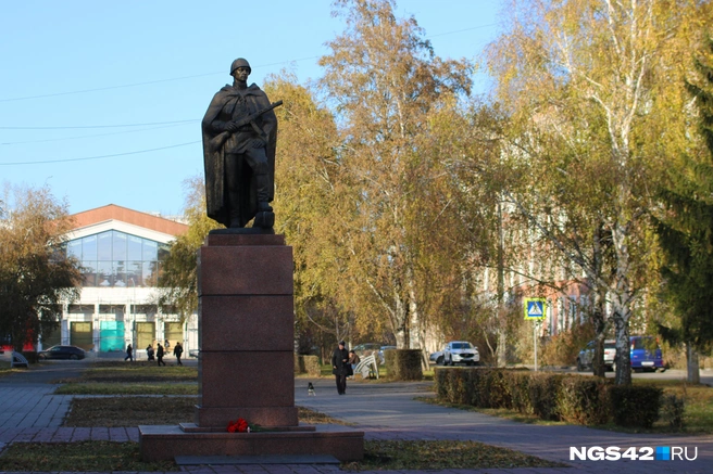 Памятник расположен на границе Соцгорода | Источник: Игорь Епифанцев / NGS42.RU