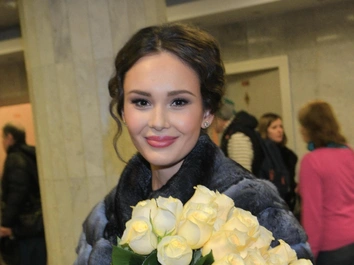 «Когда я тебя впервые увидел, ты была в этом платье»: Алексей Воробьев засмущал Аиду Гарифуллину в гримерке