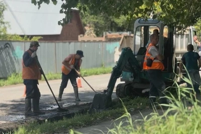 В Хабаровске коммунальщики борются с заторами