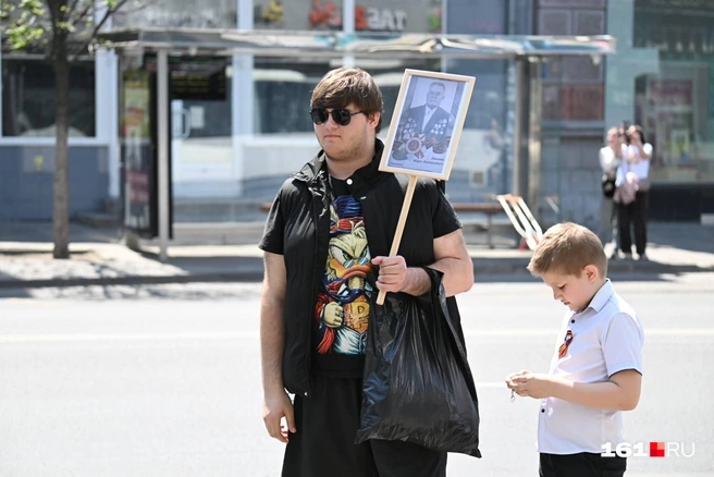«Бессмертный полк» централизованно, как раньше, уже не проводят, но люди вправе выносить плакаты сами | Источник: Евгений Вдовин / 161.RU