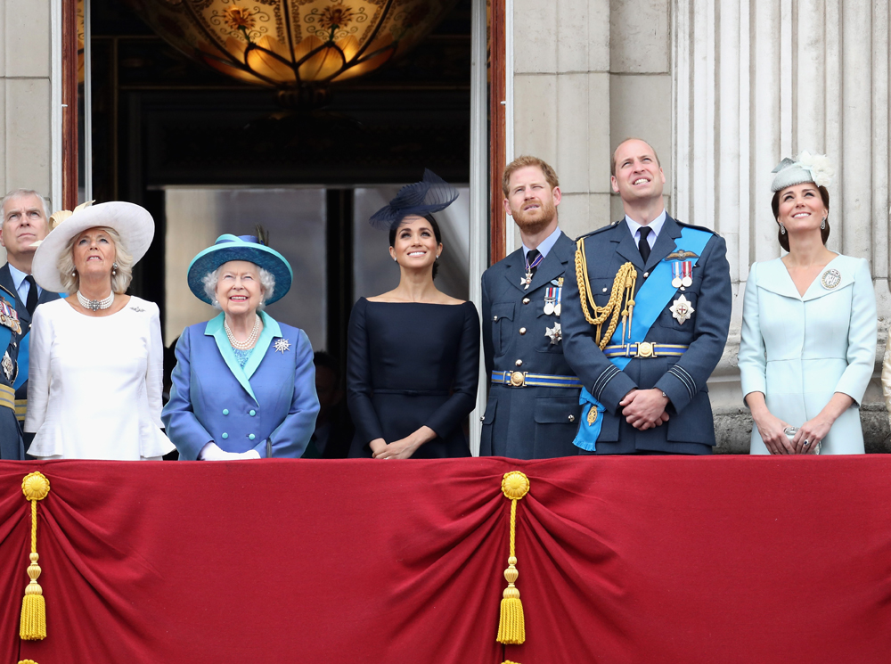 Члены королевской семьи на параде в честь 100-летия Королевских ВВС. Кто из них вызывает наибольшую симпатию у журналистов? | marieclaire.ru