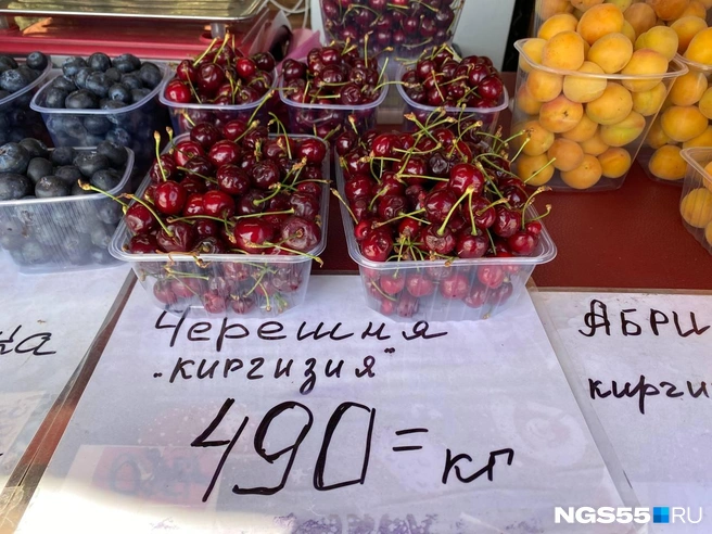Здесь, по словам нашего корреспондента, ягода более лежалая | Источник: Евгений Софийчук / NGS55.RU