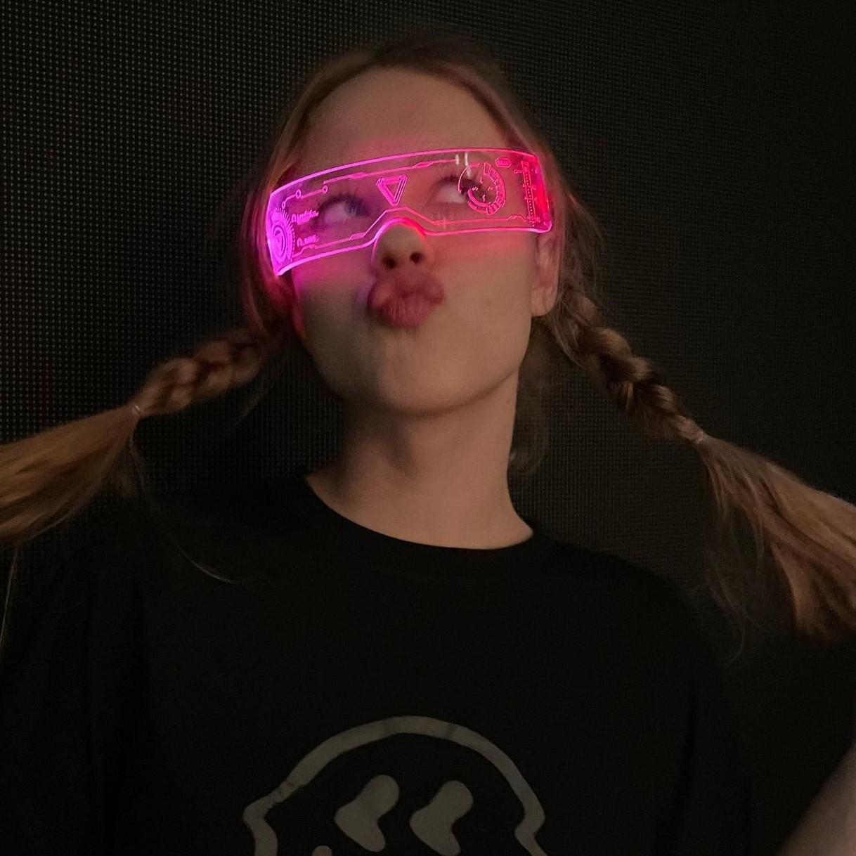 На видео сидела на кладбище и просила прощения у какого-то дяди Юры: 15-летняя Дарья Васинеева пропала в Ачинске