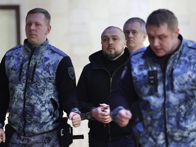 В отличие от предыдущих заседаний, Кибальникова сопровождали без собаки | Источник: Алексей Волхонский / V1.RU
