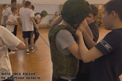 Встреча клубов Якутии и Приамурья: дети примеряли бронежилеты