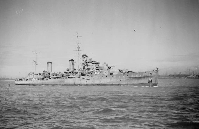 Aurora at anchor off Liverpool, April 1942 | Источник: wikipedia.org