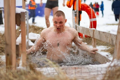 В Кургане проходят крещенские купания