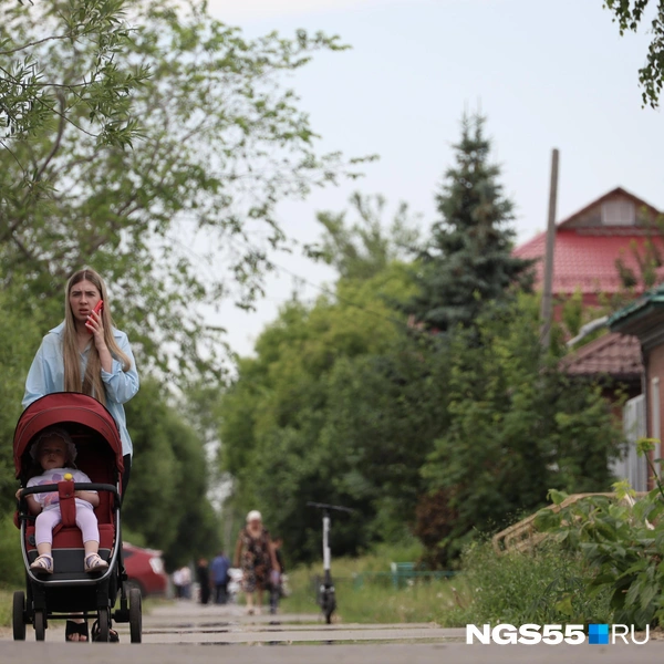 Новость об объявлении ракетной и беспилотной опасности в городе восприняли без лишних эмоций | Источник: Евгений Софийчук / NGS55.RU
