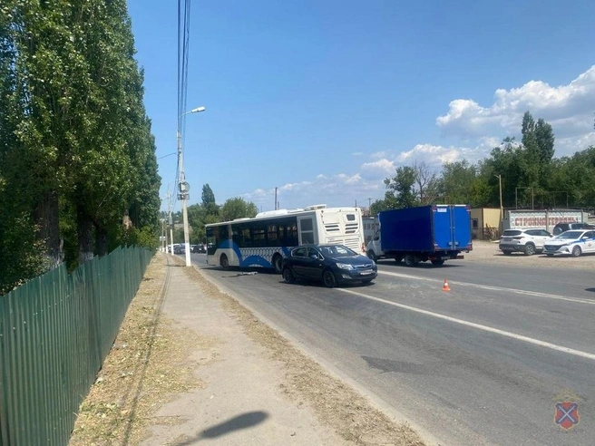 Как именно произошла авария и почему автобус оказался на встречной полосе, в полиции не уточняют | Источник: ГУ МВД России по Волгоградской области