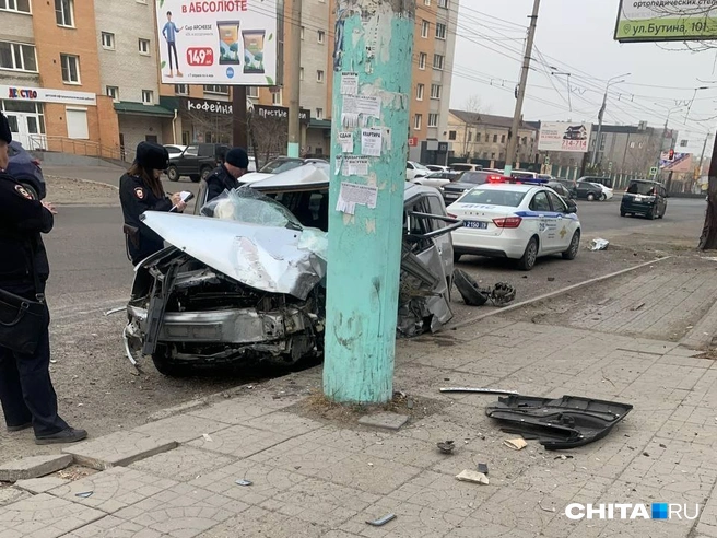 Машина сильно повреждена | Источник: очевидец