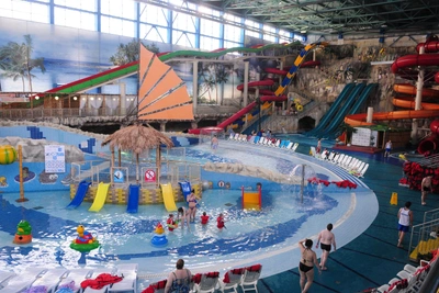 Толпа в аквапарке Екатеринбурга из-за закрытия касс