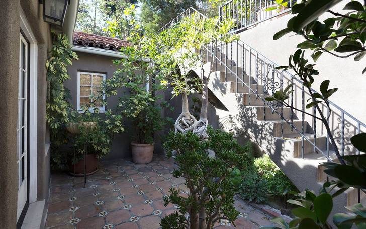Реппер Ашер продает дом в Голливуде (фото 0)