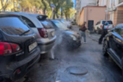 На Фонтанной во Владивостоке прорвало трубу