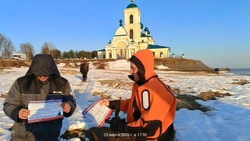 Рыбаков доставили на берег | Источник: ГБУ ЯО «Пожарно-спасательная служба ЯО» / Vk.com