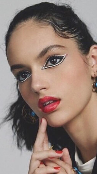 5 необычных вариантов макияжа со стрелками, которые покорят вас и окружающих