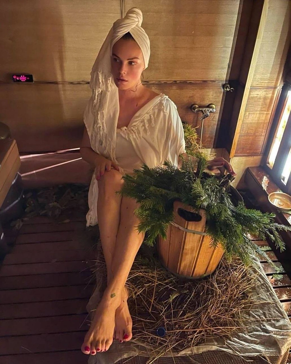 Ведущая выгоняет токсины в бане | Источник: ekaterinaaandreeva_official / Instagram (экстремистская организация, деятельность запрещена на территории РФ)