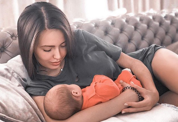 Анастасия с дочерью Миланой | Источник: Instagram (запрещенная в России экстремистская организация)
