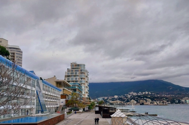 Отели и санатории Крыма предлагают туристам самые желанные аксессуары зимнего отдыха — бассейн с подогреваемой водой и спа-процедуры | Источник: Александра Сотникова / MSK1.RU