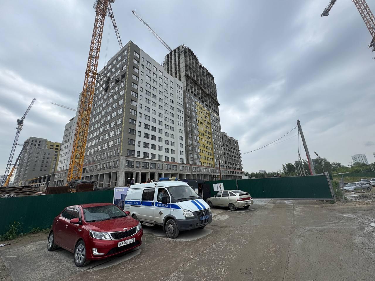 В Тюмени после гибели рабочих на стройплощадке возбудили дело: новые подробности ЧП