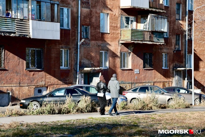 Но, похоже, сила табличек распространяется не на всех | Источник: Наталья Зайцева / MGORSK.RU